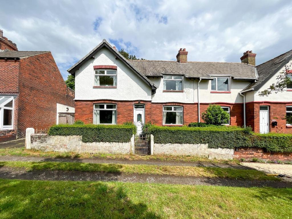 Hillcrest, Fairmount Terrace, Earlsheaton, Dewsbury 3 bed semidetached house for sale £165,000
