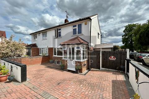 3 bedroom semi-detached house for sale - Rochford Avenue, Waltham Abbey