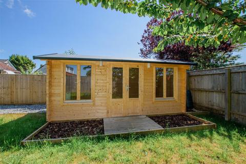 5 Broadclose Road, Sticklepath, Barnstaple, EX31 2DN