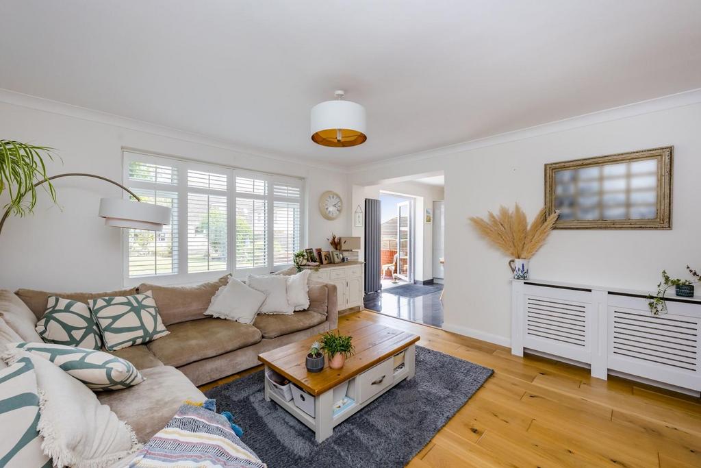 Longridge Avenue, Saltdean, Brighton 4 bed detached bungalow £650,000