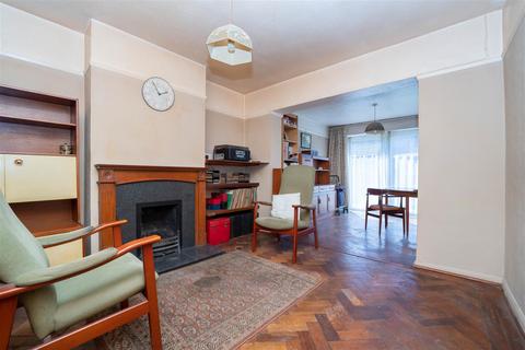 130 Midhurst Road, London, W13 9TP