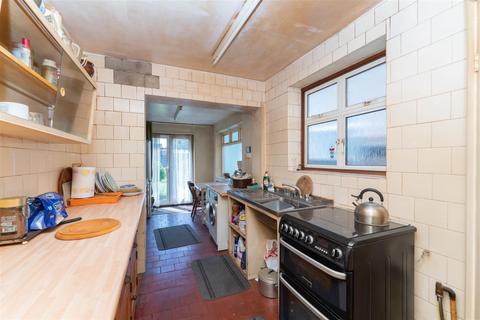 130 Midhurst Road, London, W13 9TP
