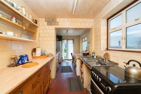 130 Midhurst Road, London, W13 9TP