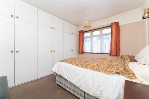 130 Midhurst Road, London, W13 9TP