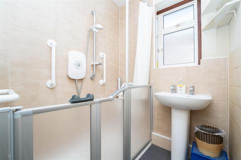 130 Midhurst Road, London, W13 9TP
