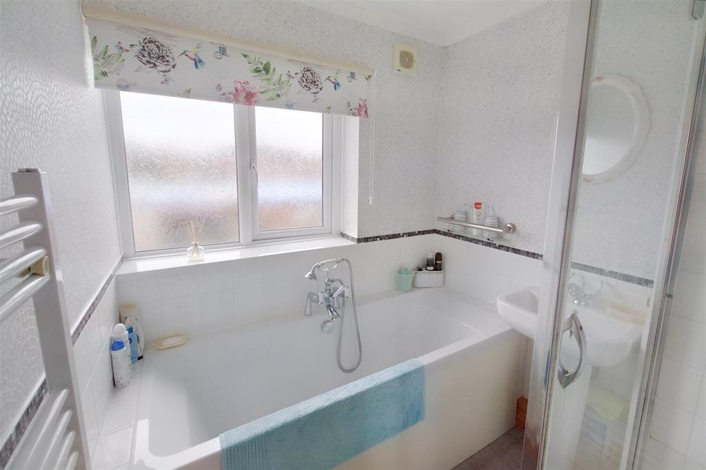 Bathroom 2 .jpeg