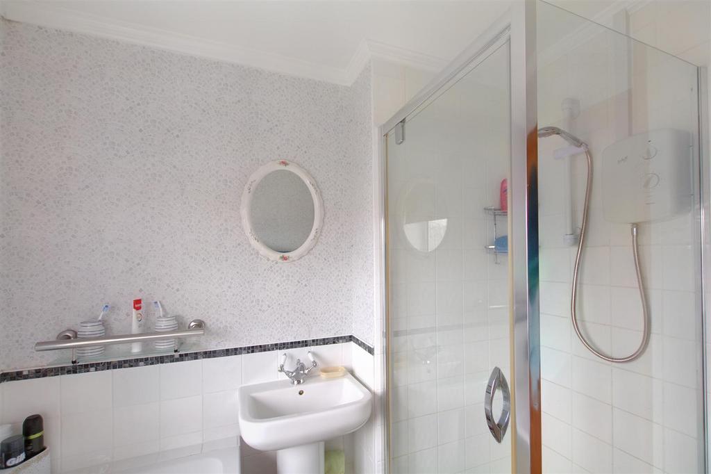 Bathroom 3 .jpeg