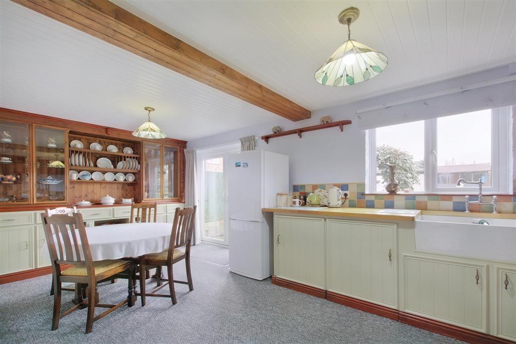 Kitchen 2 .jpeg