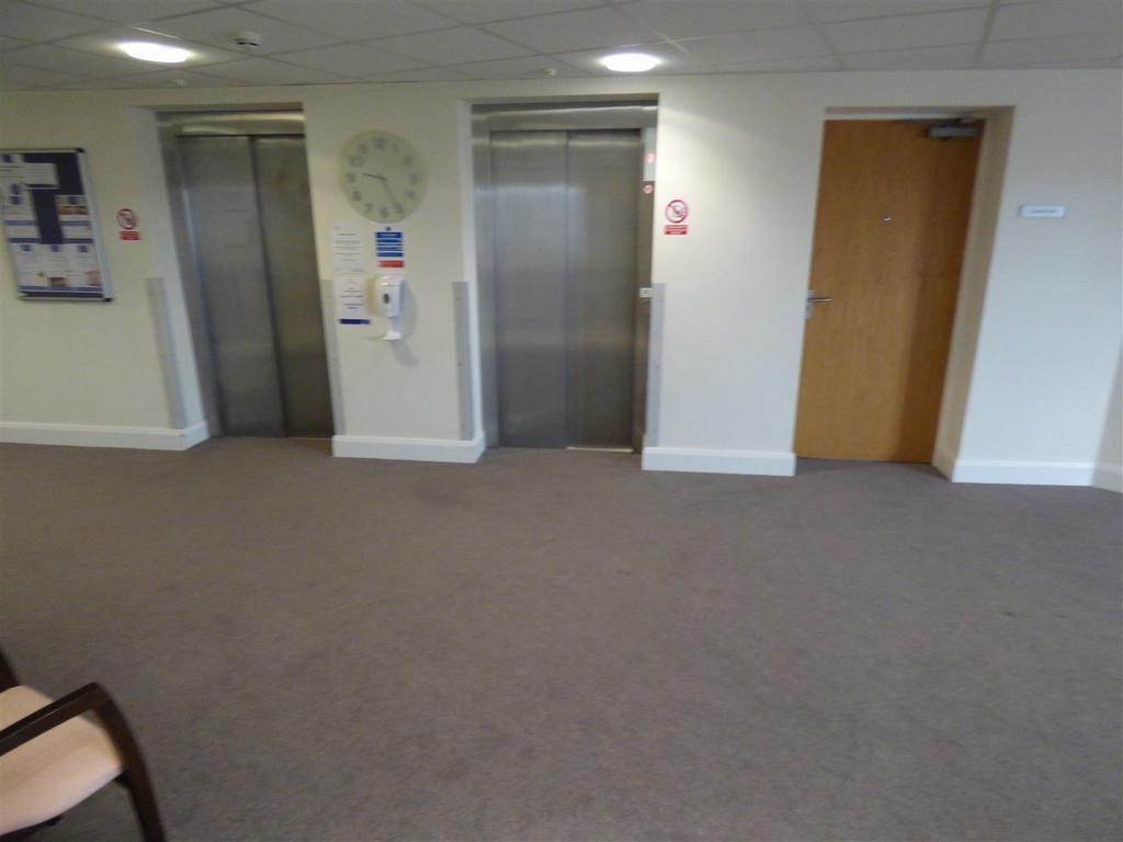 Lifts (6 th floor)