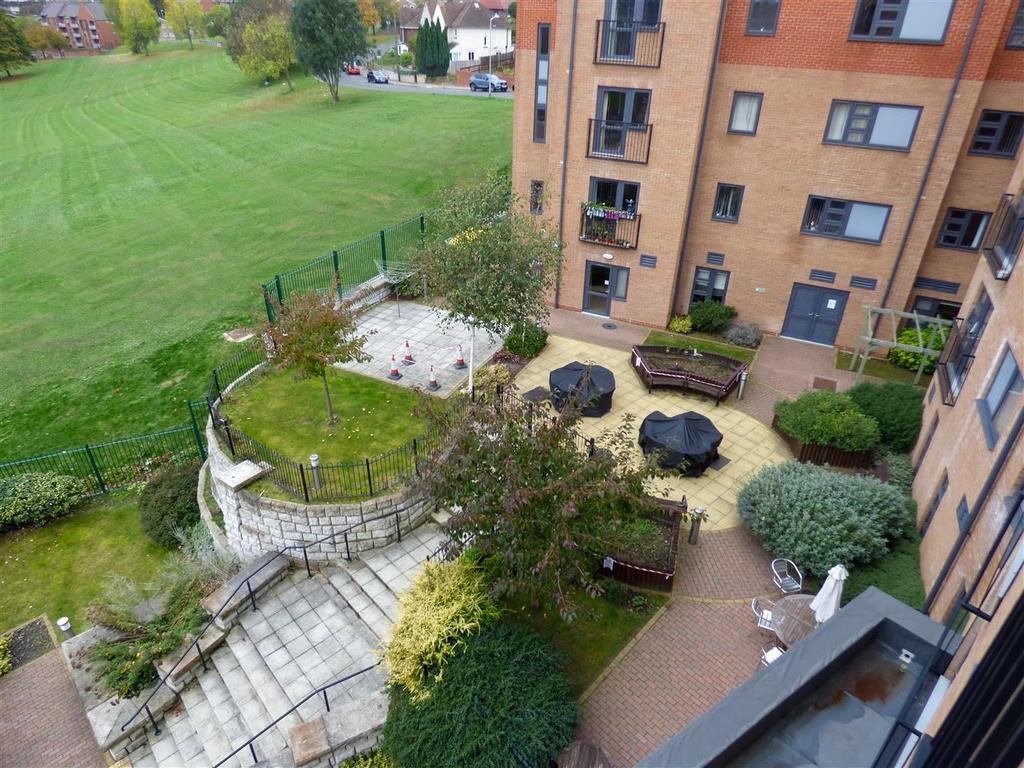 Communal grounds/gardens
