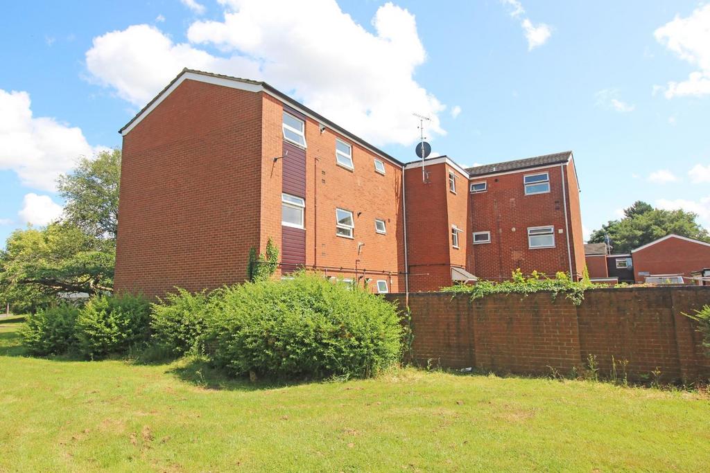 Torquay Crescent, Stevenage, SG1 2RW 2 bed flat for sale £210,000