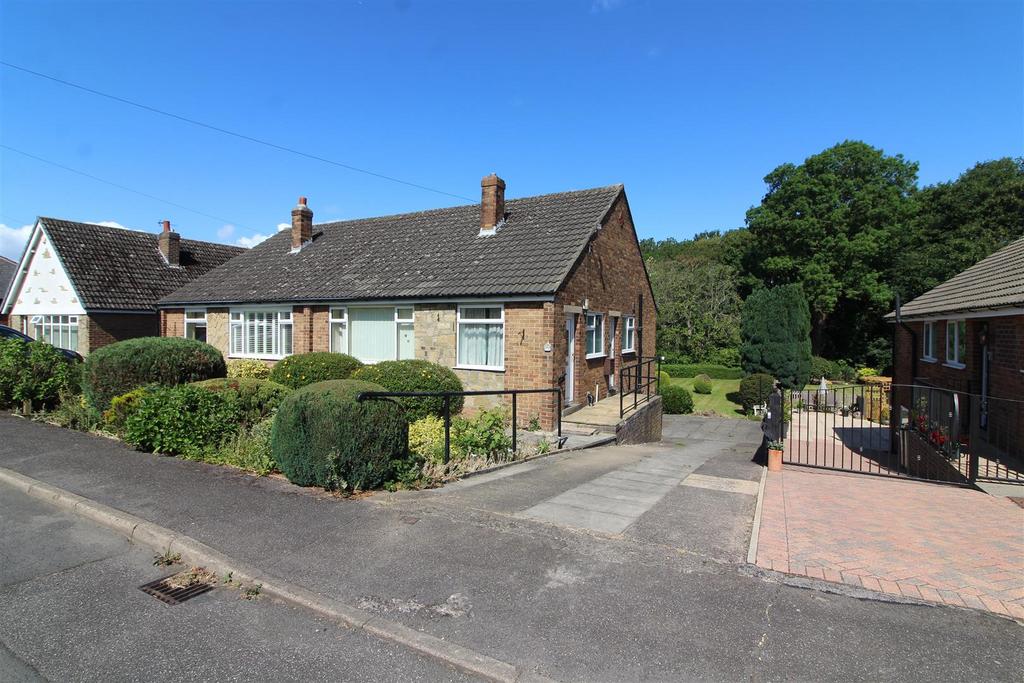 Wakefield Road, Clayton West... 2 bed semidetached bungalow £775 pcm