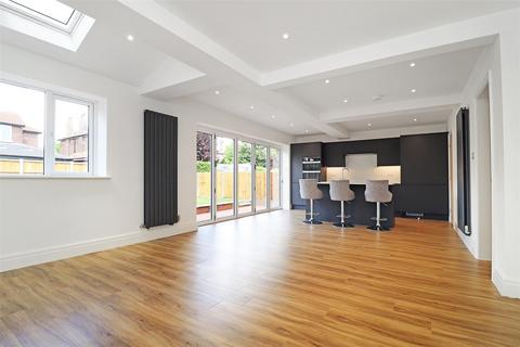4 bedroom detached house for sale - Shaftesbury Avenue, Timperley