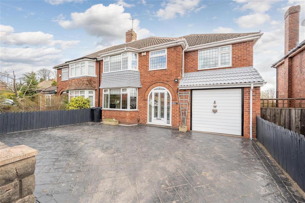 Bourne Street, Woodsetton, DY3 4 bed semidetached house for sale £