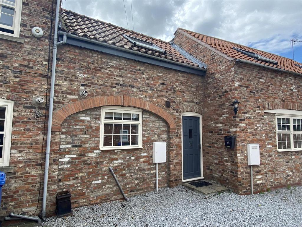 Bridgegate, Howden 1 bed cottage £575 pcm (£133 pw)