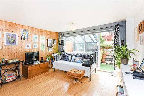 66 Wyemead Crescent, London, E4 6HW