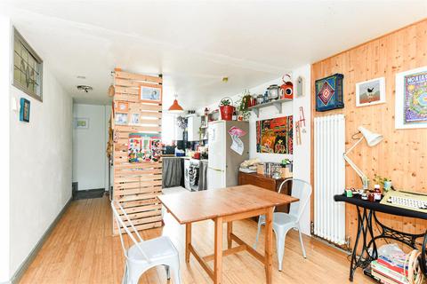 66 Wyemead Crescent, London, E4 6HW