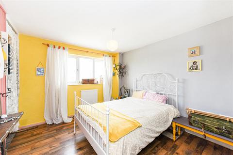 66 Wyemead Crescent, London, E4 6HW