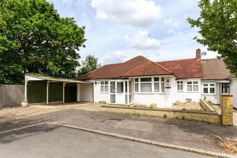 24 Rosslyn Avenue, London, E4 6DX