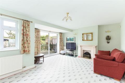 24 Rosslyn Avenue, London, E4 6DX