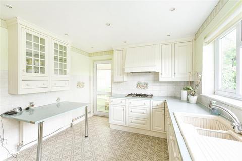 24 Rosslyn Avenue, London, E4 6DX