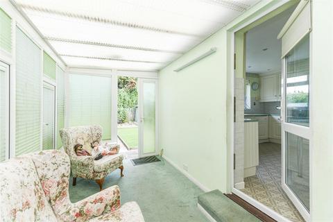 24 Rosslyn Avenue, London, E4 6DX