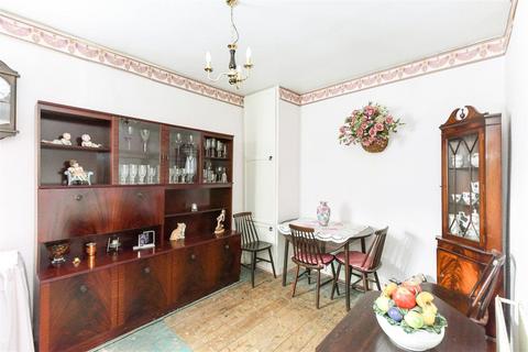 24 Rosslyn Avenue, London, E4 6DX
