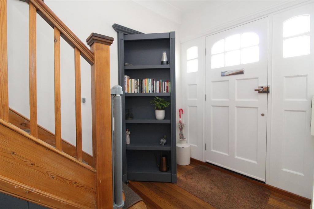 Lindenthorpe Road, Broadstairs 3 bed semidetached house for sale £