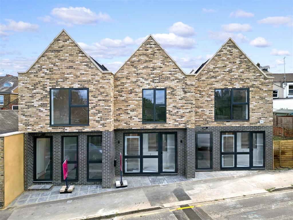 Westbury Lane, Buckhurst Hill IG9 1 bed flat to rent £1,600 pcm (£369 pw)