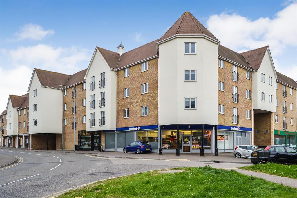 Trinity Row, South Woodham Ferrers 3 bed apartment £950 pcm (£219 pw)