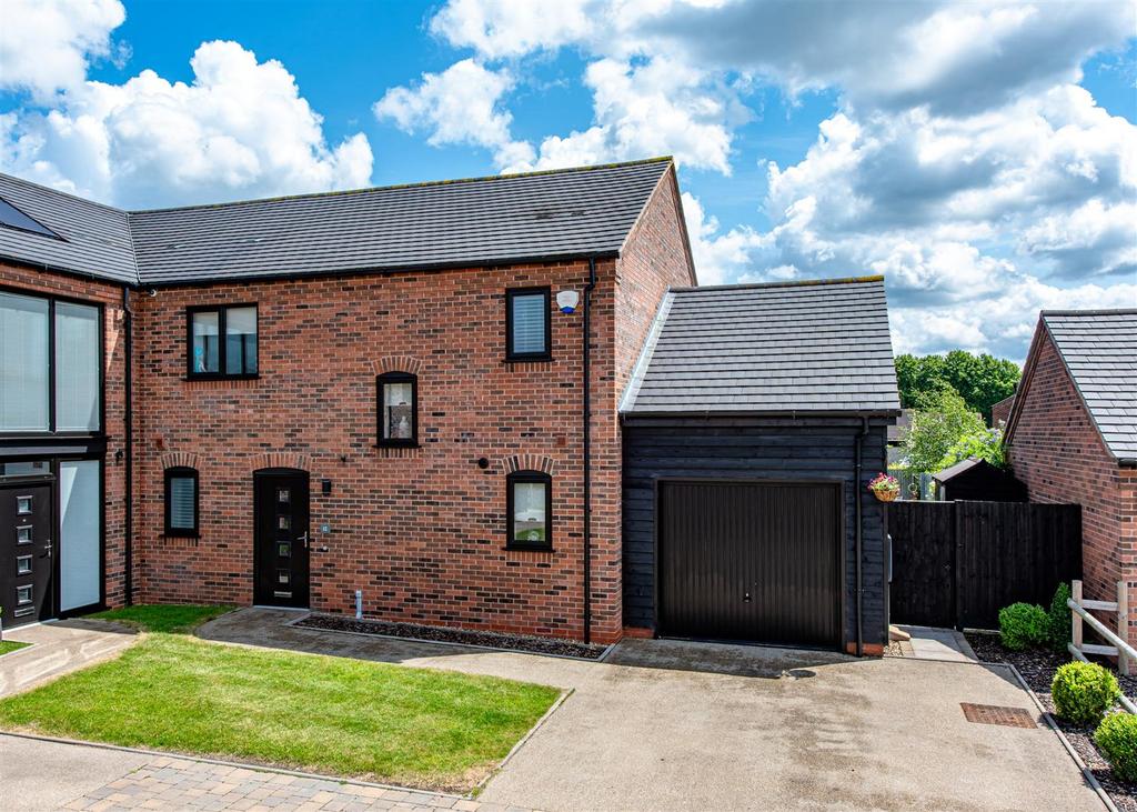 12 Lower Lanes Meadow, Seisdon, Wolverhampton 3 bed semidetached house