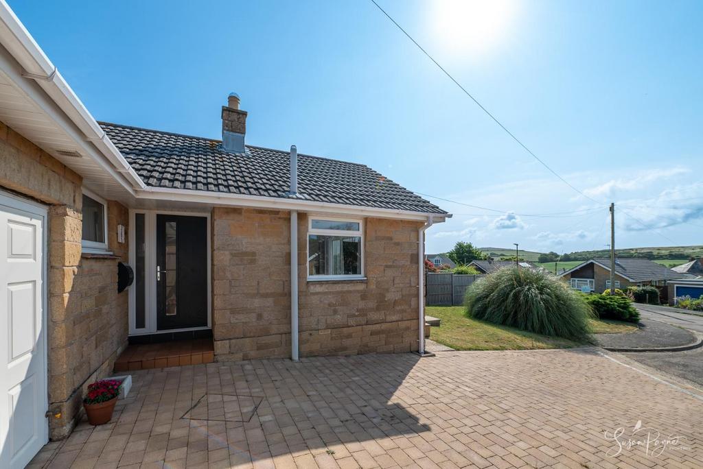 The Greenway, Niton 2 bed detached bungalow for sale £325,000