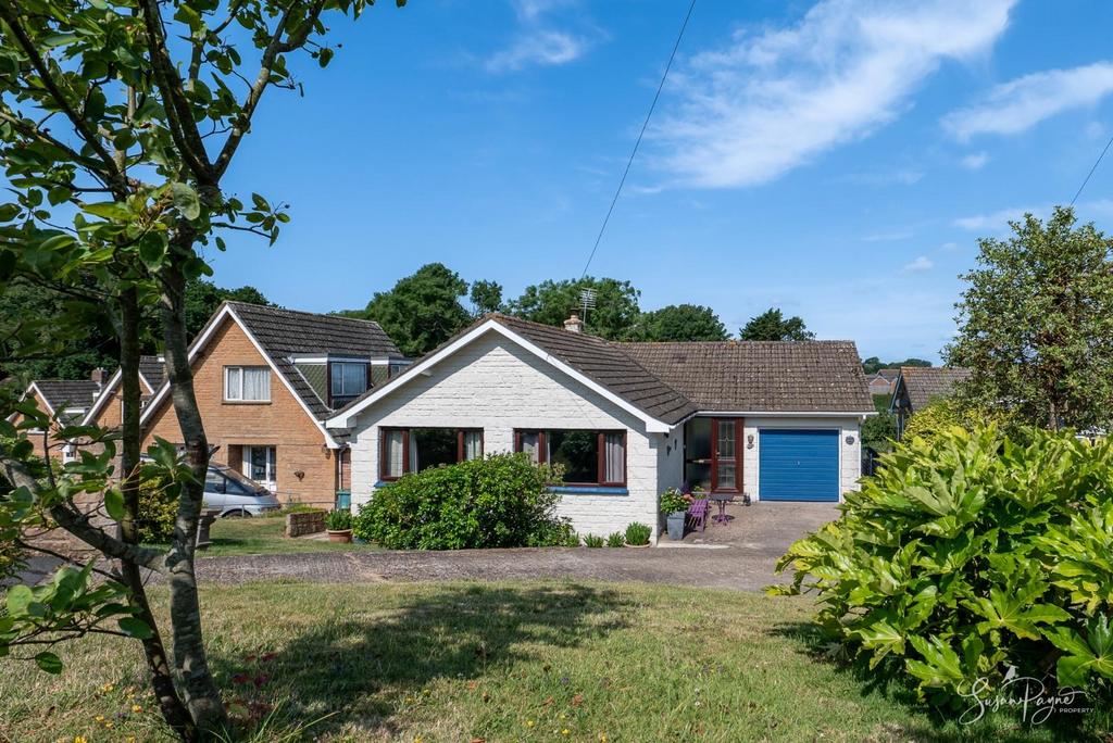 *CHAIN FREE* Yarborough Road, Wroxall 2 bed detached bungalow for sale