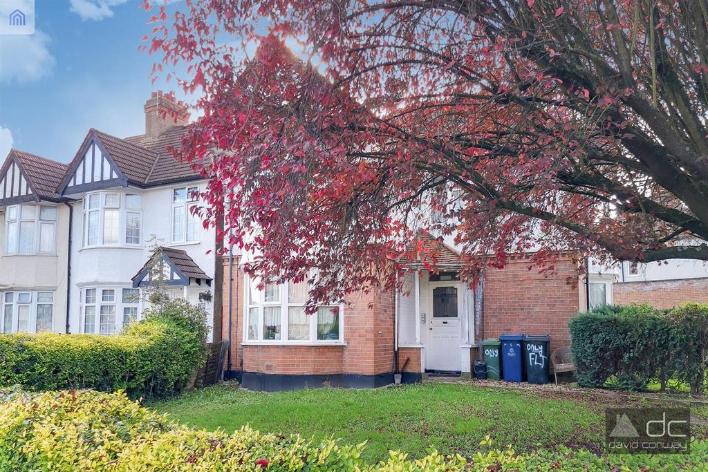 Eastcote Lane, South Harrow, HA2 8BW Studio £950 pcm (£219 pw)