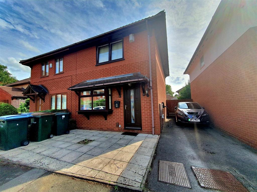 Canon Hudson Close, Willenhall, Coventry 3 bed semidetached house for