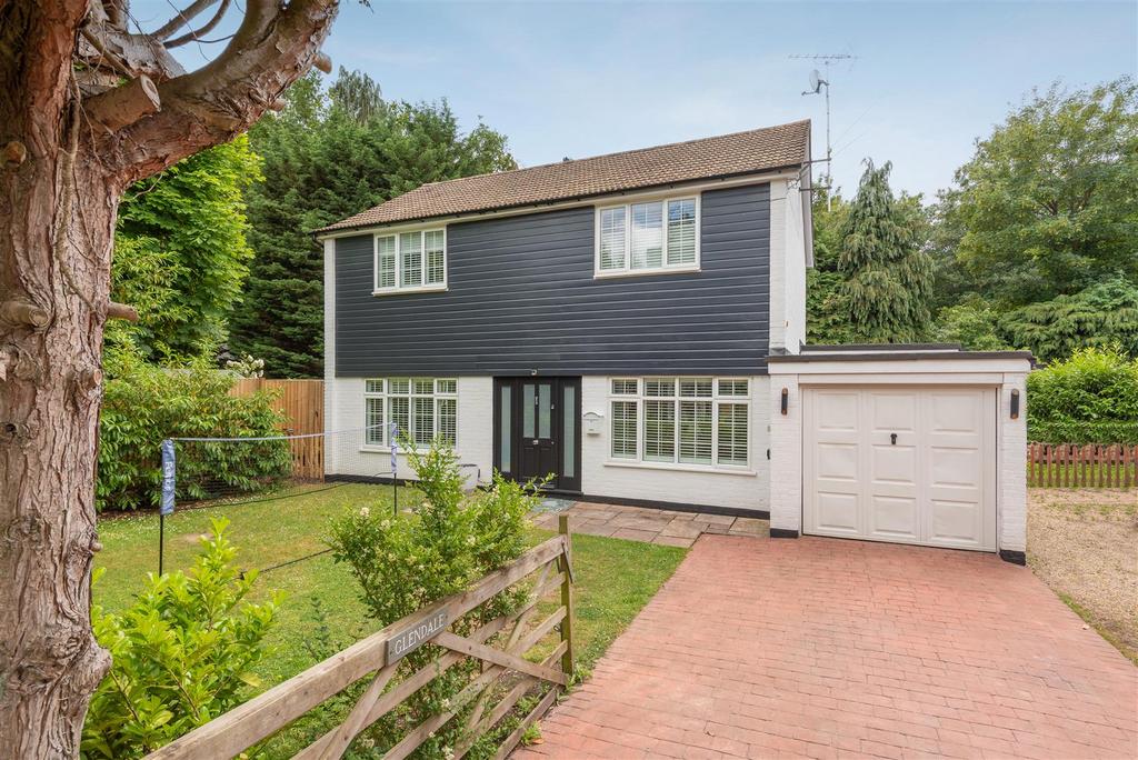 Beech Hill Road, Sunningdale 4 bed detached house to rent £3,500 pcm