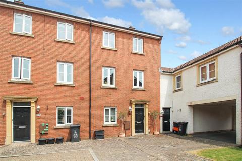 4 bedroom end of terrace house for sale, Britten Road, Swindon