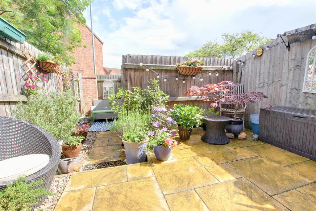 St. Nicholas Road, Beverley 2 bed terraced house £200,000