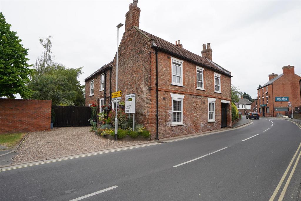 Bridgegate Howden 4 bed link detached house for sale - £525,000