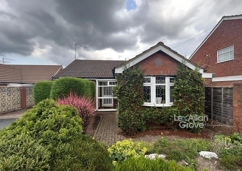 Lyndon Close, Halesowen 2 bed detached bungalow for sale £275,000