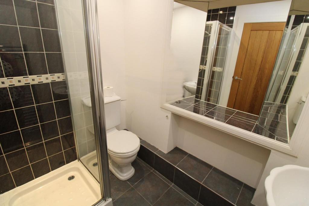 Bedroom two en suite.jpg