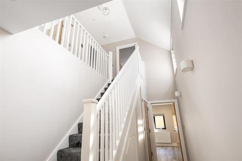 17 Cockshot Hill, Reigate, RH2 8EF