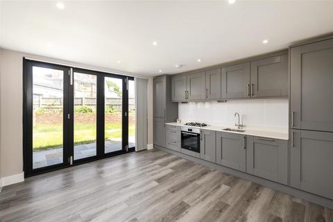 17 Cockshot Hill, Reigate, RH2 8EF