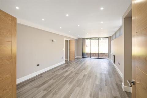 17 Cockshot Hill, Reigate, RH2 8EF