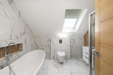 17 Cockshot Hill, Reigate, RH2 8EF