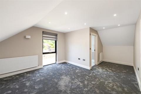 17 Cockshot Hill, Reigate, RH2 8EF