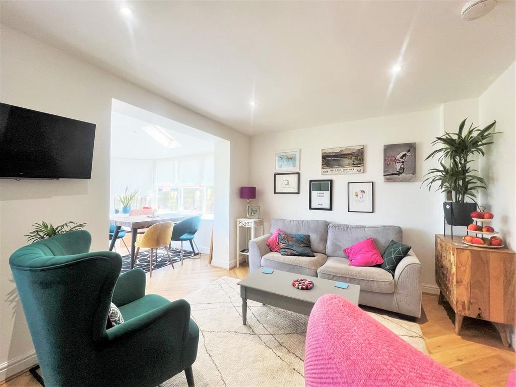 Chester Avenue, Beverley 4 bed detached house £375,000