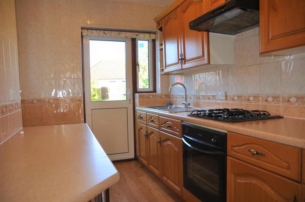 Malvern Gardens, Harrow 3 bed end of terrace house £2,200 pcm (£508 pw)