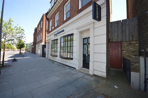 Studio to rent, Kew Road, Richmond