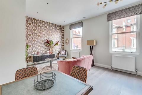 2 bedroom flat for sale - Fulham Palace Road, London